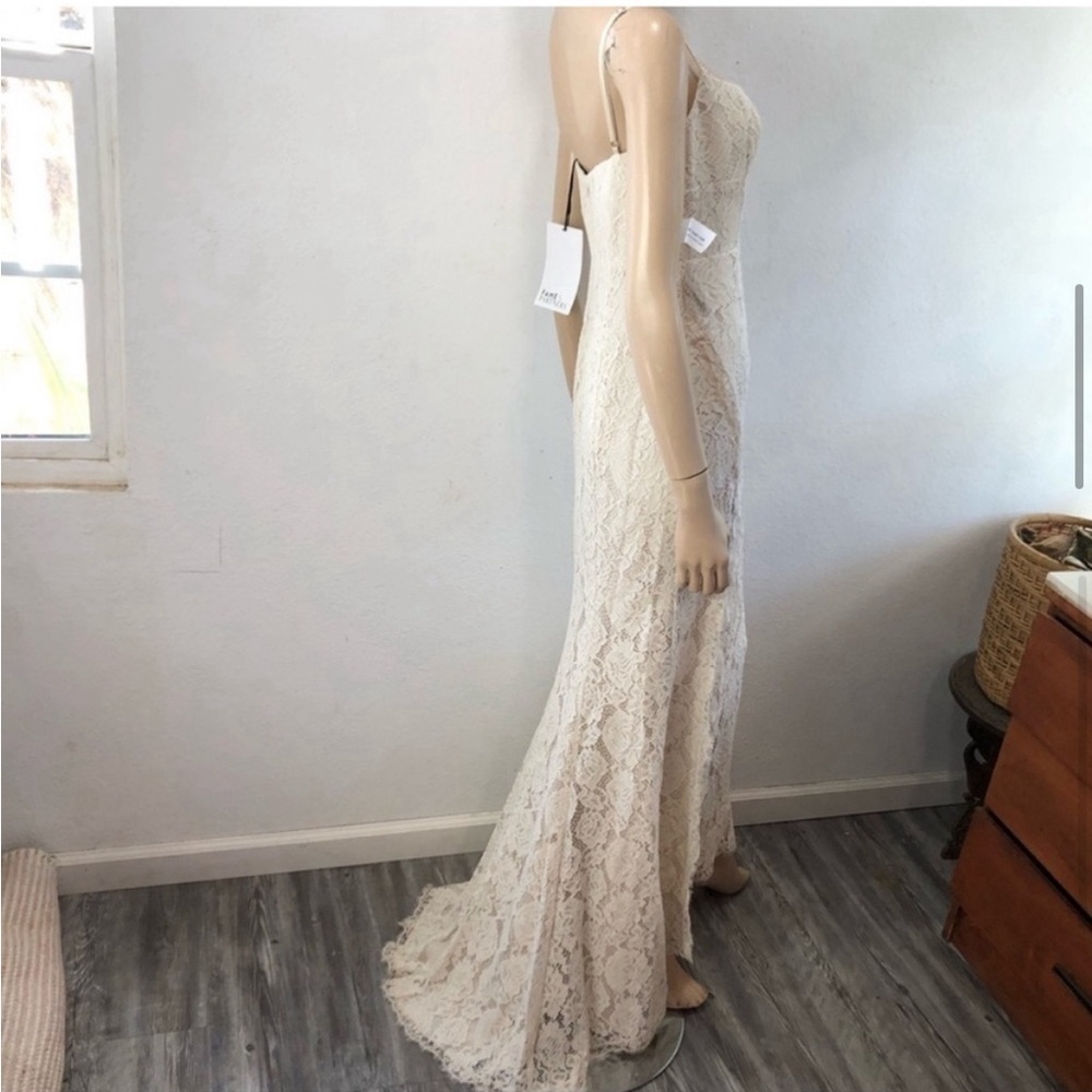 Fame and Partners Romantic rosettes long lace dress - Picture 7 of 16